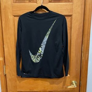 Boys Nike long sleeve shirt.